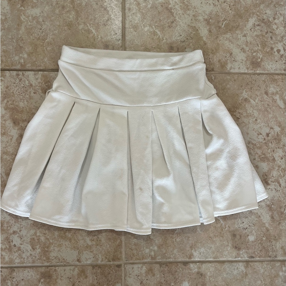 Boohoo White Pleated Mini Skirt – Size 8